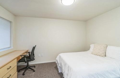 Harlow Apartment | Convenient Getaway Close to Autzen Stadium
