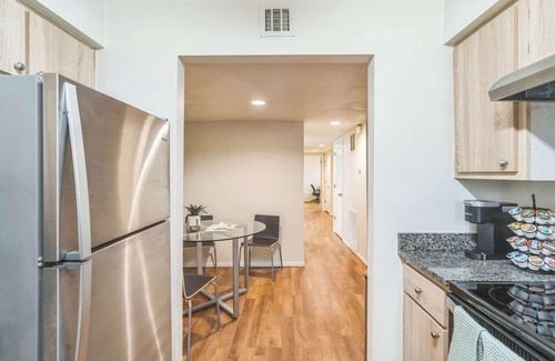 Harlow Apartment | Convenient Getaway Near Autzen Stadium and 5 mins to DT