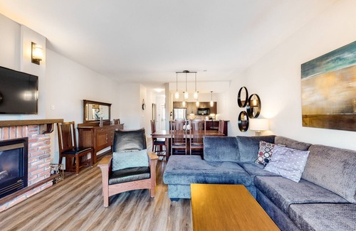 The Blue Mountains Condo | Convenient & Homey Condo w/Free WiFi & Gas Grill - Walk to Blue Mountain Village