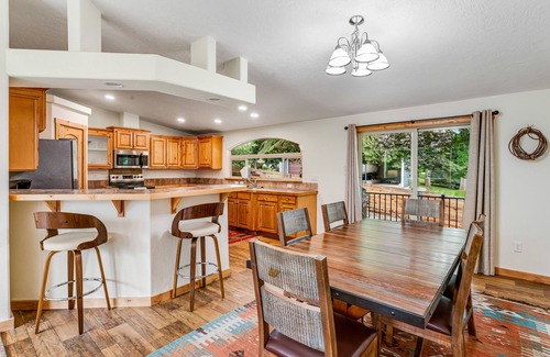 Lakeside House | Convenient home with lake and dock access