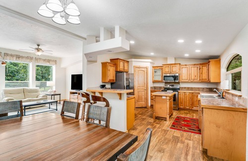 Lakeside House | Convenient home with lake and dock access