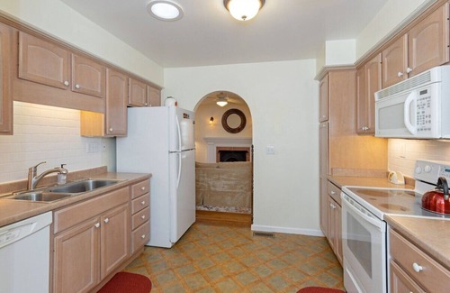 Sylvan Heights House | Convenient in-town location! Quiet, clean, and cozy cottage, 1mi to Main St HVL