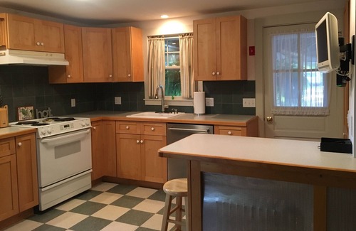 Oak Bluffs House | Convenient In-Town (Oak Bluffs) Location