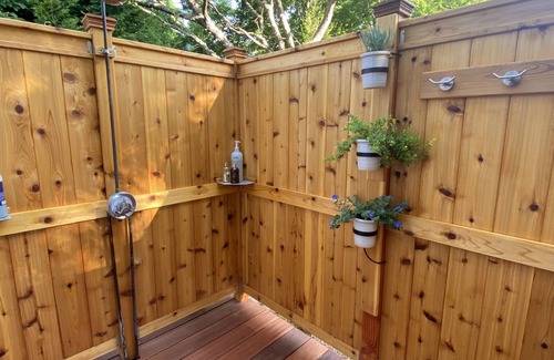 Oak Bluffs House | Convenient In-Town (Oak Bluffs) Location