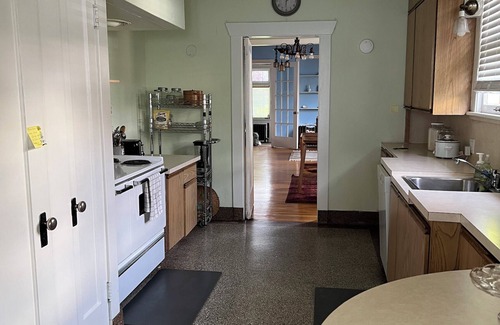 Columbia City House | Convenient location, 2 bedroom. 1.5 bath. Sleep 5. WiFi, AC, parking available.
