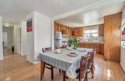 East San Jose House | Convenient Location/Cozy - Free Wifi/Laundry/Parkings/AC/Heater/