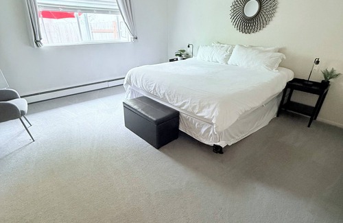 North Star House | Convenient location. Fully stocked kitchen. Washer & Dryer in unit.