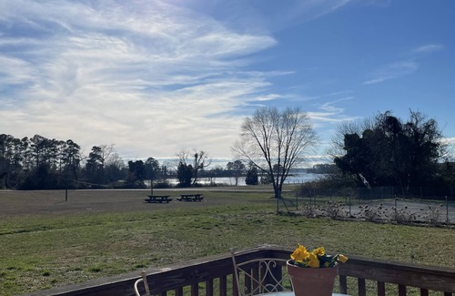 Reedville House | Convenient location! located next to Shell Landing boat ramp Reedville Va