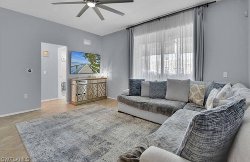McGregor Condo | Convenient location to all stores. Cozy furnished home. All amenities!