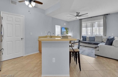 McGregor Condo | Convenient location to all stores. Cozy furnished home. All amenities!