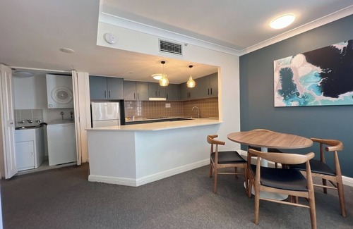 Chatswood Apartment | Convenient One-bedroom next to Chatswood station