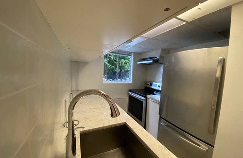 West Vancouver Apartment | convenient privet room near cypress ski resort