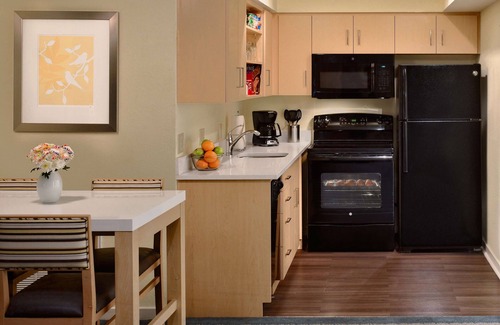 Somerset Hotel | Convenient Retreat with 2 Bedrooms, Near TD Bank Ball Park and Museum