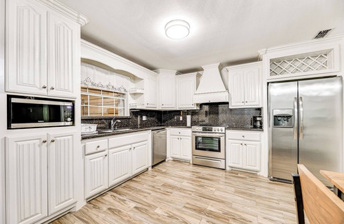Edinburg House | Convenient, Spacious & Peaceful: Home in Edinburg!