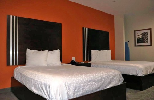 Humble Hotel | Convenient Stay for Budget Travelers: Includes Kitchenette, and Free Breakfast