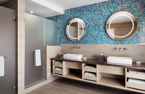 Pasadena Hotel | Convenient Stay in California! Pool, Pets Allowed, Near Norton Simon Museum