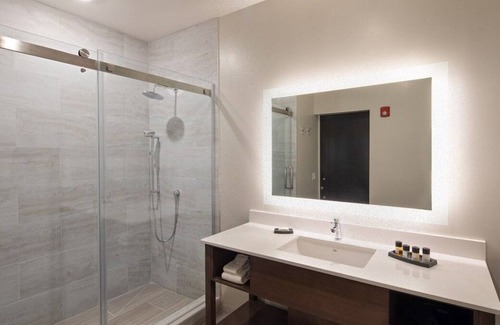 Winters House | Convenient Stay in Winters! 2 Pet-friendly Units, Free Parking, Prime Location!