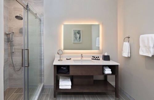 Winters House | Convenient Stay in Winters! 2 Pet-friendly Units, Free Parking, Prime Location!