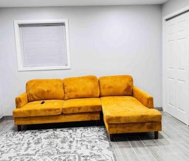 Des Plaines Villa | Convenient Stay near Chicago Ohare Airport with King Beds and Coffee