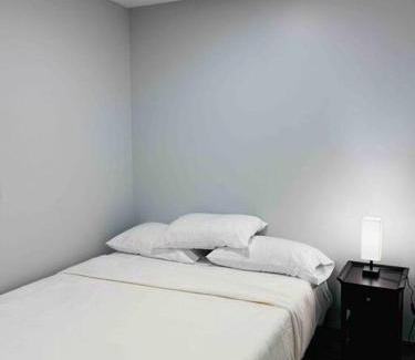 Des Plaines Villa | Convenient Stay near Chicago Ohare Airport with King Beds and Coffee