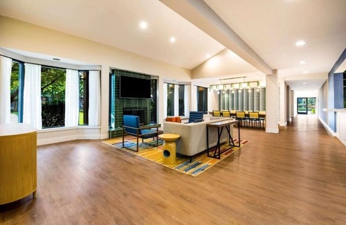 Eastwick Hotel | Convenient Stay, Superb Location! Short Drive to Philadelphia Zoo! Pets Allowed!