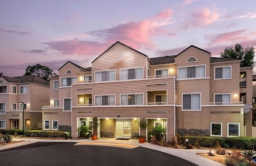 Carmel Mountain Ranch Apartment | Convenient Stay, Superb Location, Free Breakfast, Pets Allowed, Parking