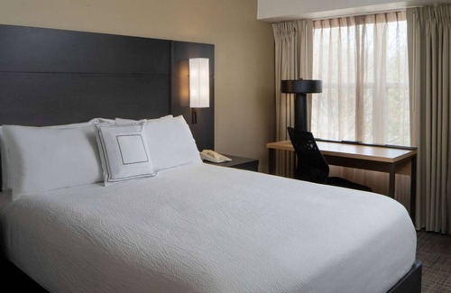 Fairfax Hotel | Convenient Stay, Superb Location! 2 Relaxing Units, Near Fair Oaks Park