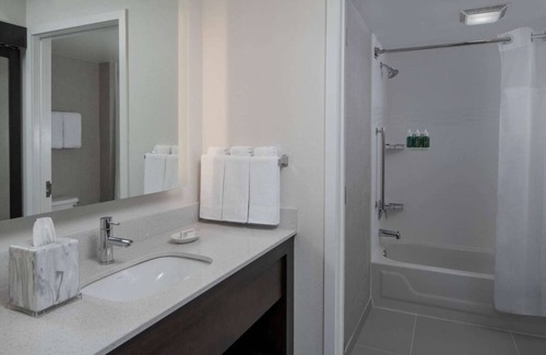 Fairfax Hotel | Convenient Stay, Superb Location! 2 Relaxing Units, Near Fair Oaks Park
