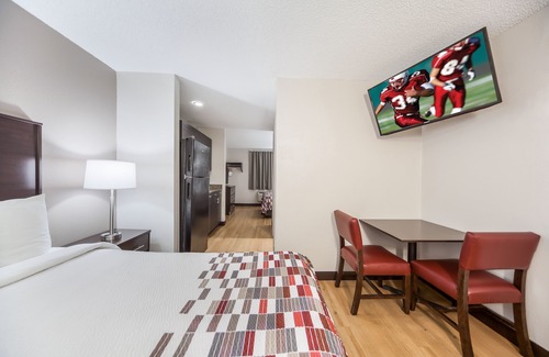 Council Bluffs Hotel | Convenient Stay, Superb Location! 2 Budget-friendly Units with Kitchenettes