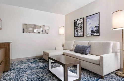Northeast Virginia Beach Hotel | Convenient Stay in Virginia! Onsite Pool, Close to First Landing State Park