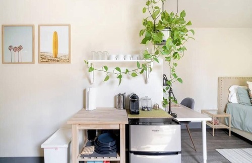 Downtown San Diego Apartment | Convenient Studio w/Queen bed - Prime Location in Little Italy!