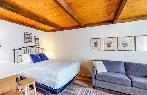 Elkhorn Apartment | Convenient Studio, Walking Distance to Sun Valley Lake - Shopping, Skiing Nearby