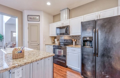 Meridian House | Convenient to everything. 3 BDRM 3.5 Bath