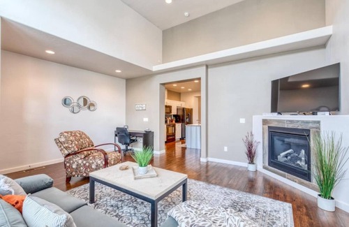 Meridian House | Convenient to everything. 3 BDRM 3.5 Bath