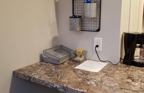 Sunbury Apartment | Convenient to the center of town! Beautifully decorated, quiet apartment.