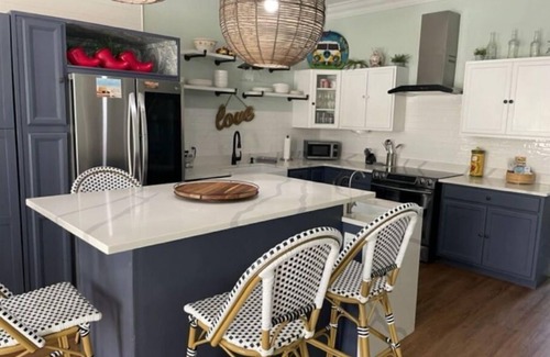 El Centro Beach House | Convenient to everything with Pool! West end townhome ,5 min walk to the Beach!