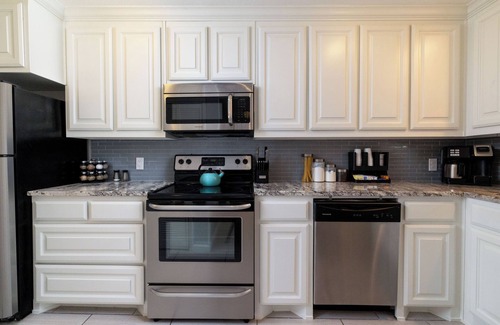 Fort Worth House | Convenient Townhouse Stay Near TCU + Pet Friendly