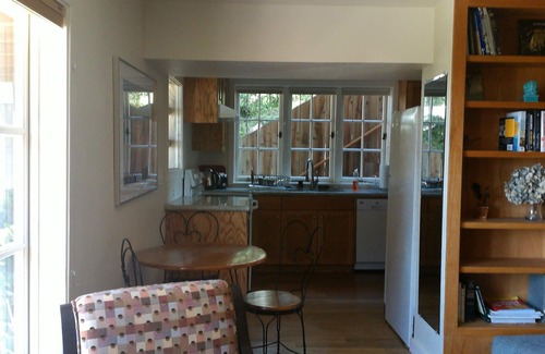 Berkeley Hills Apartment | Convenient walk to UC, Haas, MSRI, Simons and Goldman School. Historic home.