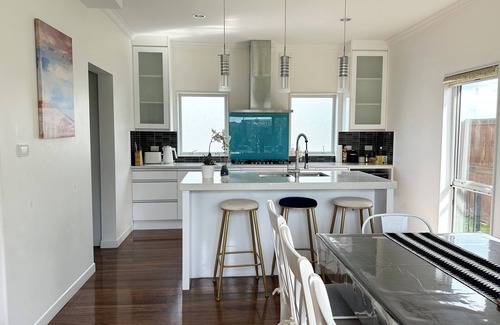 Hamilton House | Conveniently, everything you need is just a 5-minute walk away