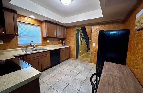 Cape Girardeau House | Conveniently Located Modern Home - Downtown-River-Casino-SEMO-Hospital
