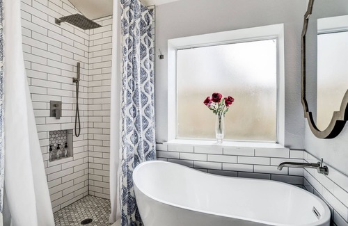 Northeast Houston House | Conveniently located by IAH Airport and Highways. Family and Pet-friendly.