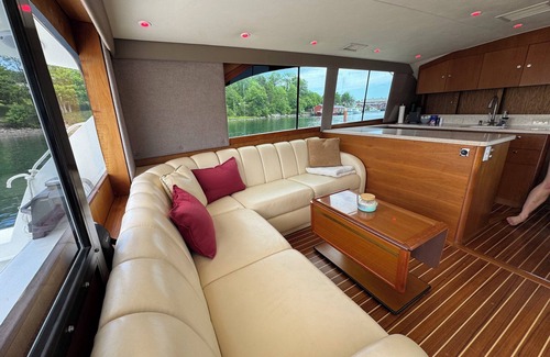 Lunenburg Waterfront Boat Rental | Conveniently located Yacht close to the UNESCO town of Lunenburg, Nova Scotia