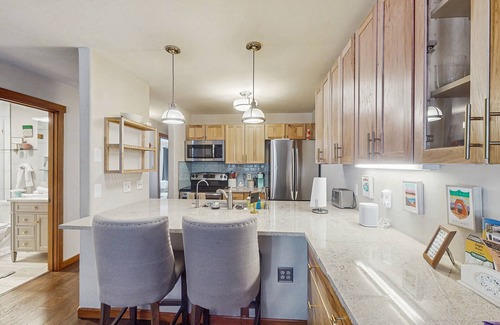 Eagle-Vail Condo | Conveniently located condo with full kitchen, fast wifi & next to golf course