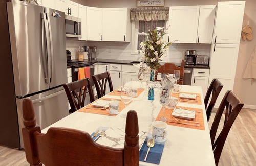 Campbelltown House | conveniently located home is perfect for families and friends.