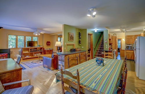 Spring Harbor House | Conveniently Located just off University Avenue on Madison's West Side
