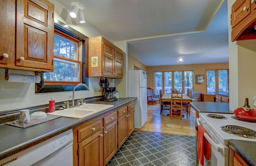 Spring Harbor House | Conveniently Located just off University Avenue on Madison's West Side