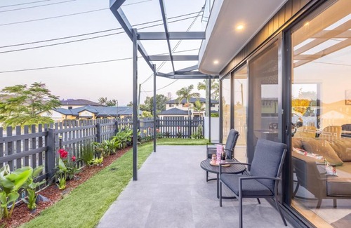 Sunnybank House | Conveniently Located Luxury 4BR Townhouse