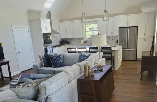 Springdale House | Conveniently located in NWA!