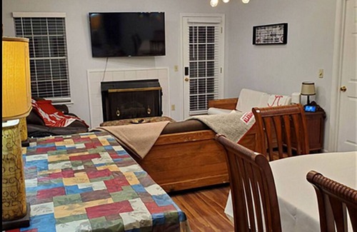Tuscaloosa House | Conveniently Located 2B/2BA Very Close to University of Alabama Campus