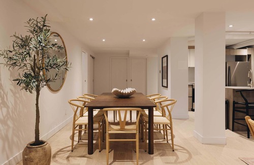 Chinatown Apartment | Convention Center-Old Mtl 4BDRS-4BA